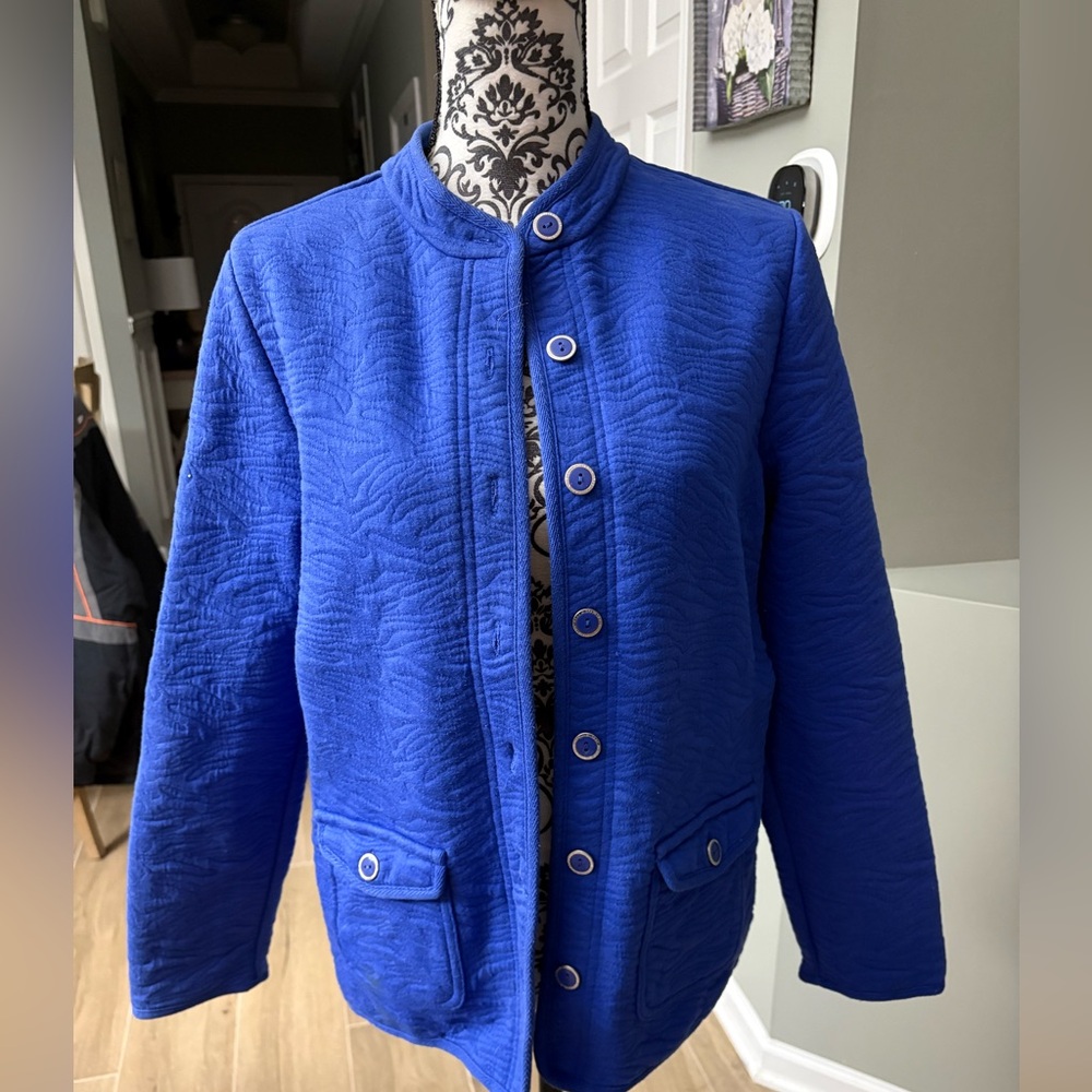 Isaac Mizrahi size medium blue button down Shacket